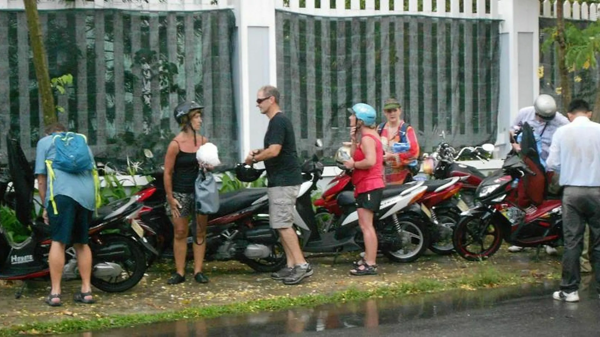 Center Homestay Хойан 0*,